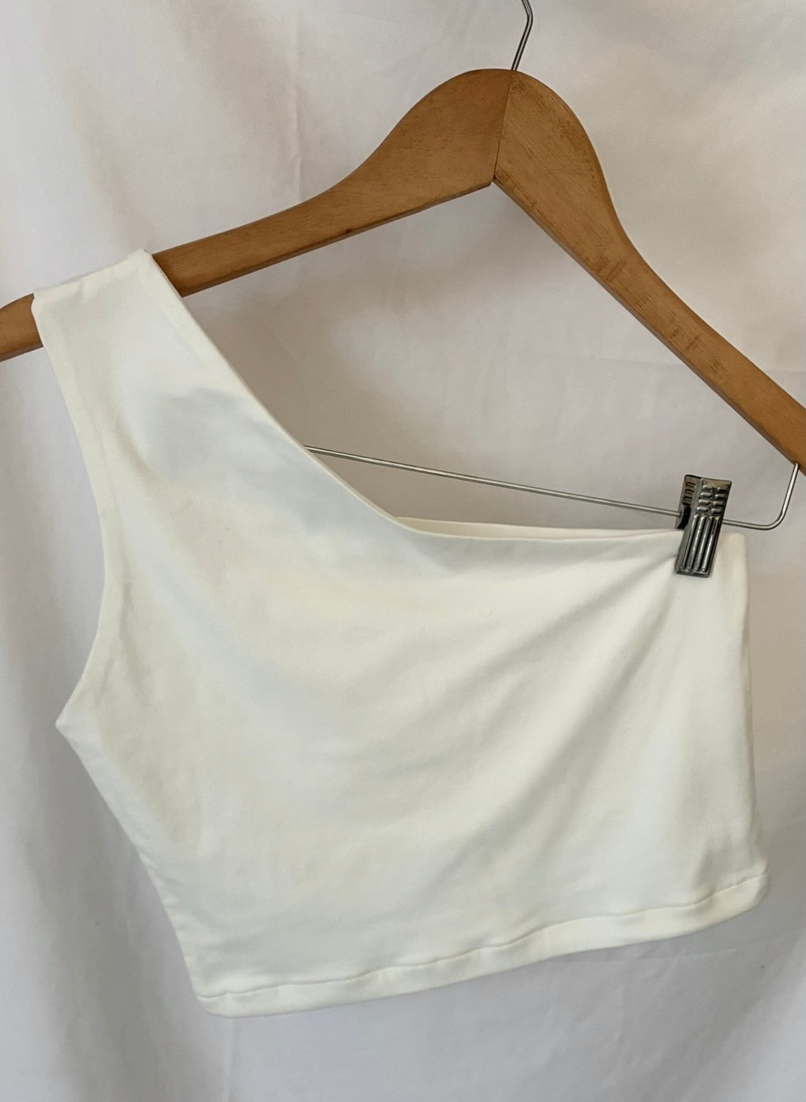 ONE SHOULDER TOP